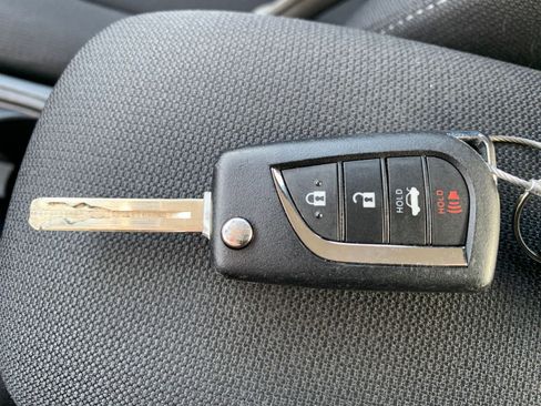 Used 2025 Toyota Corolla LE image 21