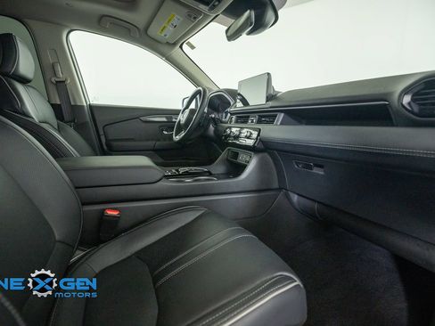 Used 2025 Honda Pilot Elite image 42