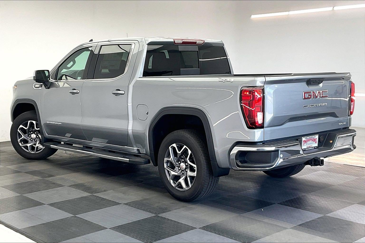 New 2026 GMC Sierra 1500 SLE w/ Preferred Package AWD/4WD image 2