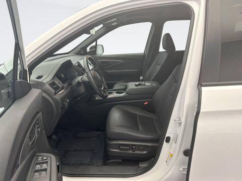 Used 2025 Honda Passport EX-L image 10