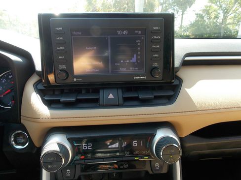 Used 2021 Toyota RAV4 XLE w/ Convenience Package FWD image 7