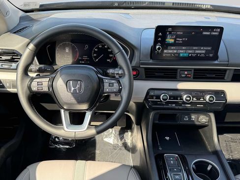 Certified 2024 Honda Pilot Touring image 33