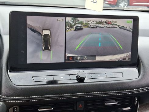 Used 2024 Nissan Rogue Platinum image 18