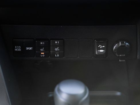 Certified 2018 Toyota RAV4 XLE image 38