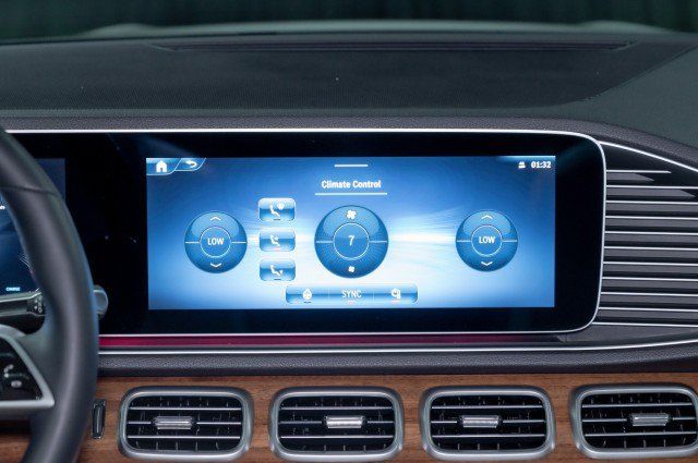 Used 2024 Mercedes-Benz GLE 450 4MATIC image 17