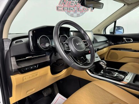 Used 2024 Kia Carnival EX FWD image 10