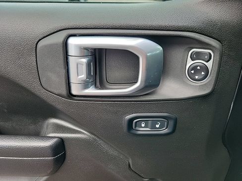 Used 2024 Jeep Gladiator Rubicon w/ Convenience Group AWD/4WD image 12