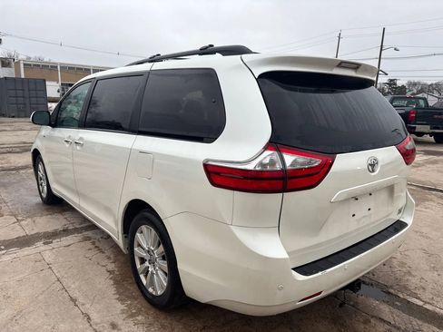 Used 2017 Toyota Sienna XLE w/ XLE Navigation Package image 8