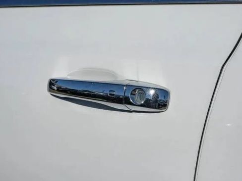Used 2019 Chrysler 300 Limited RWD image 47