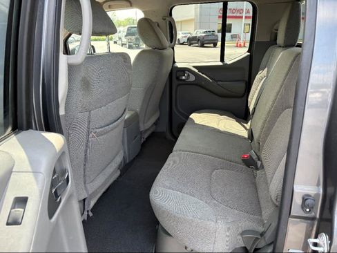 Used 2021 Nissan Frontier SV w/ Midnight Edition Floor Mats image 9