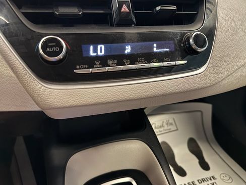 Used 2020 Toyota Corolla LE FWD image 15