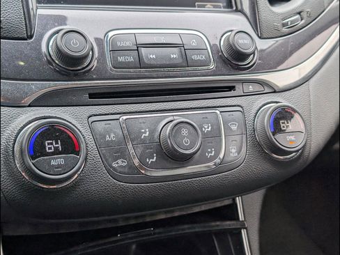 Used 2015 Chevrolet Impala LT w/ Convenience Package FWD image 17