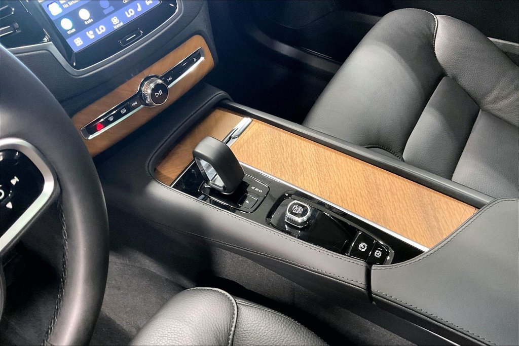 Certified 2025 Volvo XC90 B6 Plus w/ Protection Package Premier AWD/4WD image 19