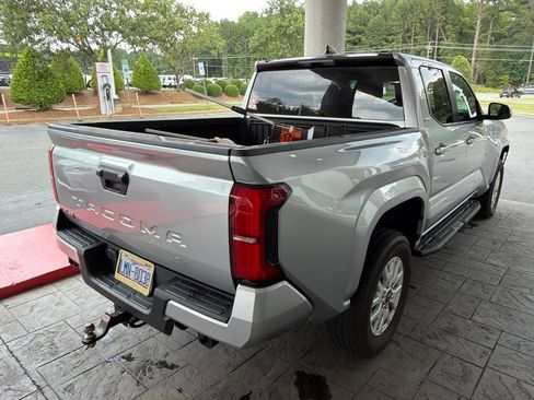 Used 2024 Toyota Tacoma SR5 AWD/4WD image 9