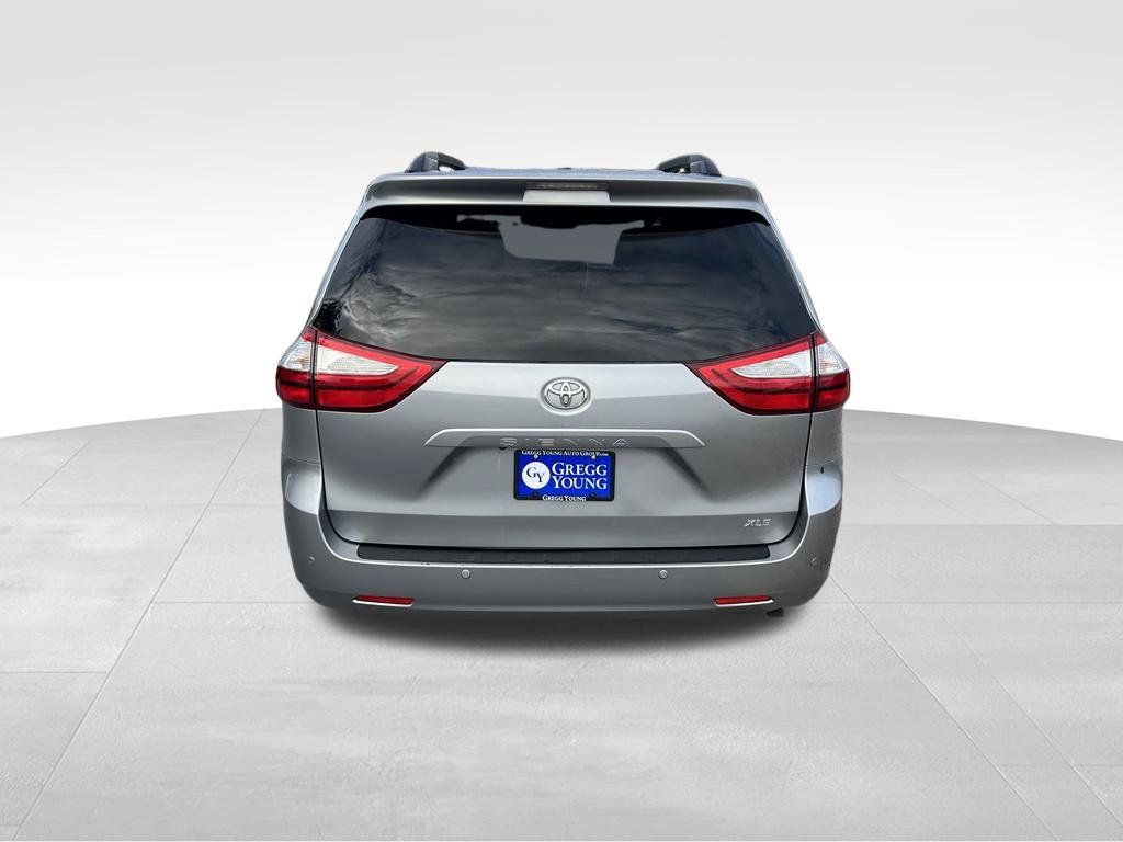 Used 2017 Toyota Sienna FWD image 4