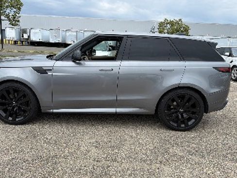 Used 2024 Land Rover Range Rover Sport Dynamic SE AWD/4WD image 3