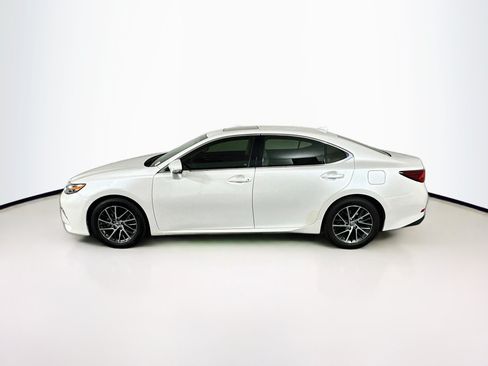 Used 2017 Lexus ES 350 w/ Luxury Package FWD image 4