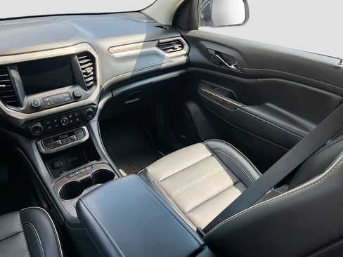 Used 2022 GMC Acadia Denali w/ Denali Ultimate Package AWD/4WD image 25