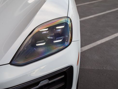 Certified 2024 Porsche Cayenne Coupe AWD/4WD image 8