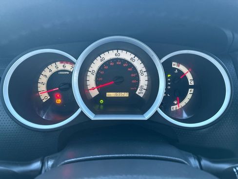 Used 2014 Toyota Tacoma Base V6 w/ SR5 Package image 28