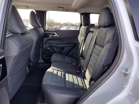 New 2026 Mitsubishi Outlander Trail Edition image 9