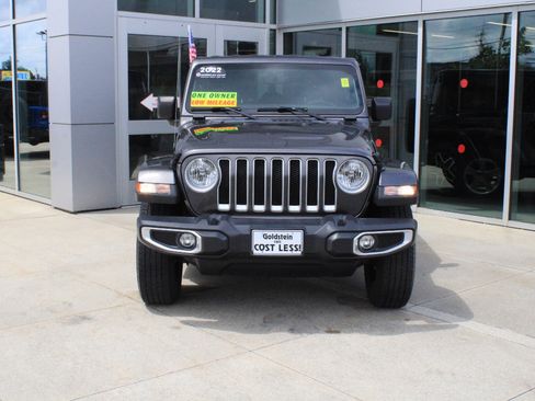 Used 2022 Jeep Wrangler Unlimited Sahara AWD/4WD image 2