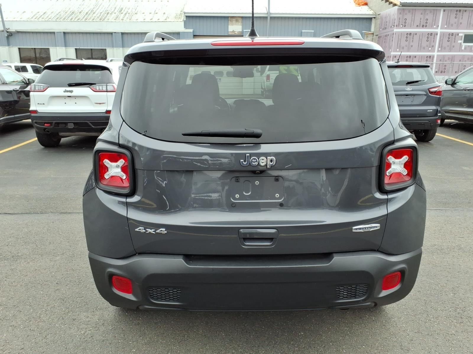 Used 2022 Jeep Renegade Latitude w/ Convenience Group AWD/4WD image 6