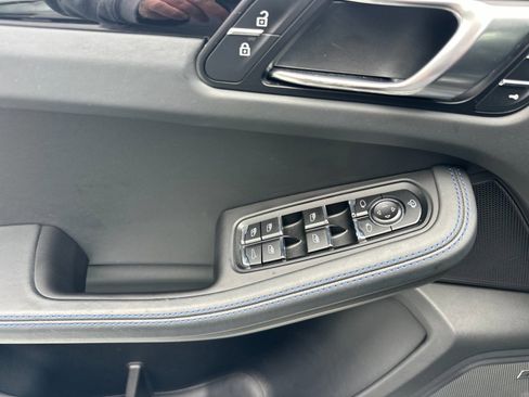 Certified 2023 Porsche Macan Turbo image 12