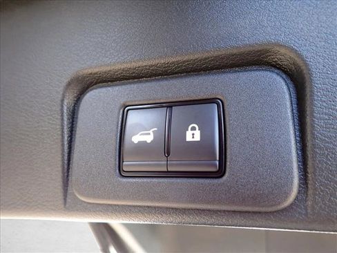 Used 2024 Nissan Rogue SV image 9