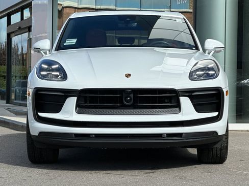 Used 2025 Porsche Macan image 11