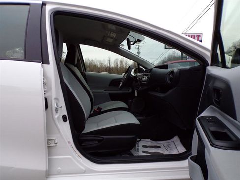 Used 2014 Toyota Prius C Four image 17