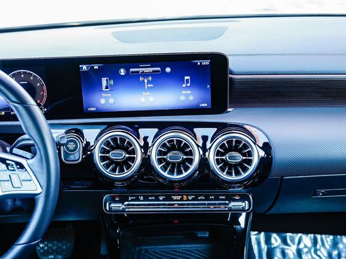 Used 2025 Mercedes-Benz CLA 250 image 11