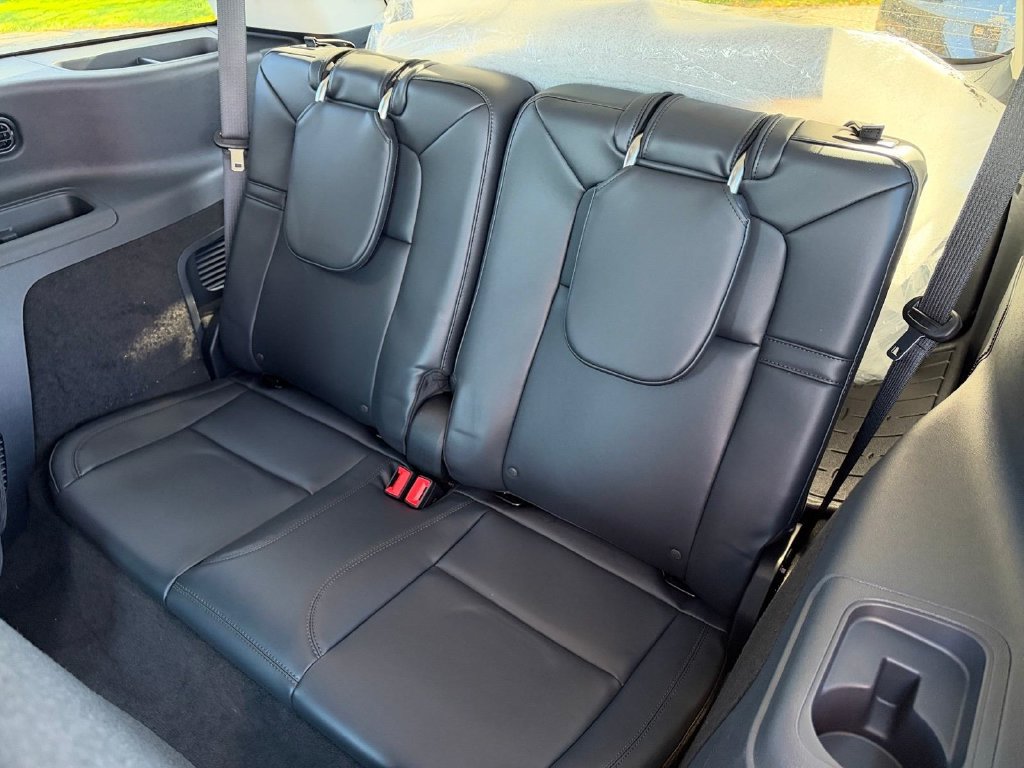 New 2027 Lincoln Aviator AWD image 12