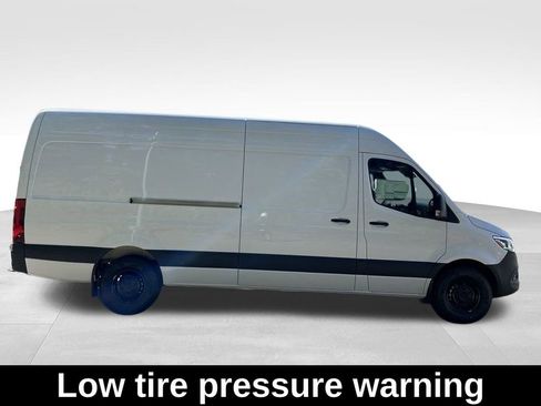 Used 2024 Mercedes-Benz Sprinter 2500 image 6