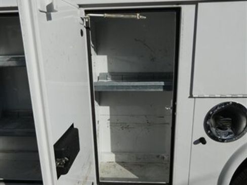 Used 2017 Chevrolet Express 3500 image 19