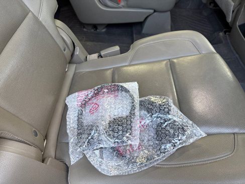 Used 2018 Chevrolet Suburban Premier image 16