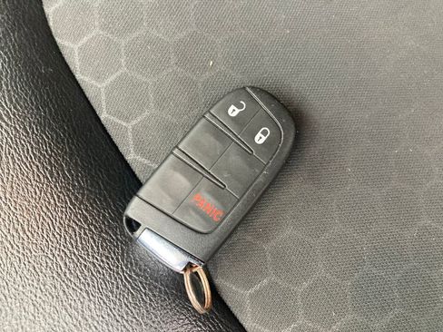 Used 2019 Jeep Compass Latitude AWD/4WD image 33
