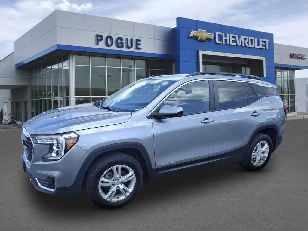 Used 2024 GMC Terrain SLE w/ Driver Convenience Package AWD/4WD image 4