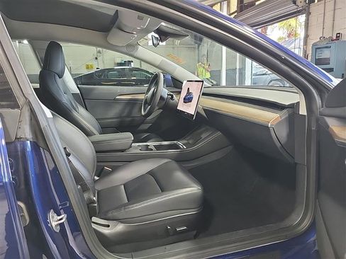 Used 2023 Tesla Model 3 Standard Range image 10