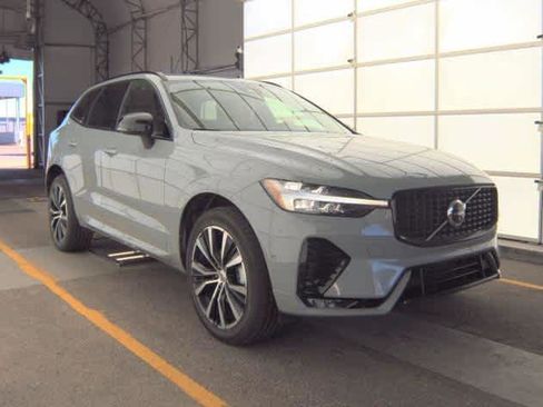 Used 2025 Volvo XC60 B5 Plus AWD/4WD image 3