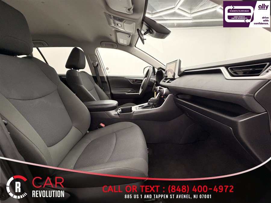 Used 2025 Toyota RAV4 LE AWD/4WD image 44