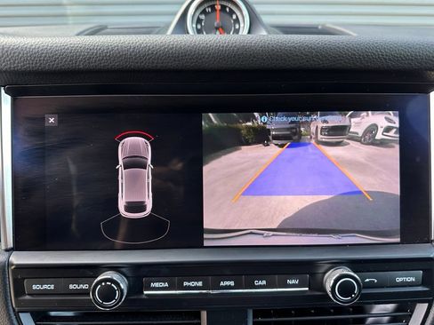Certified 2020 Porsche Macan AWD/4WD image 36