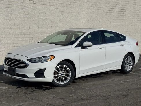 Certified 2020 Ford Fusion SE image 2