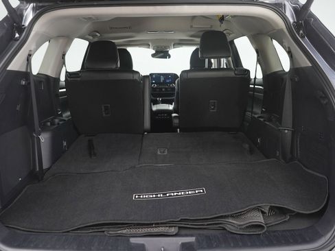 Used 2024 Toyota Highlander Limited AWD/4WD image 9