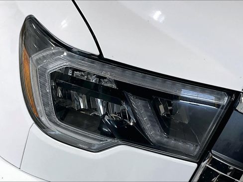 Used 2020 Toyota Sequoia Limited w/ Safety & Convenience Package AWD/4WD image 26