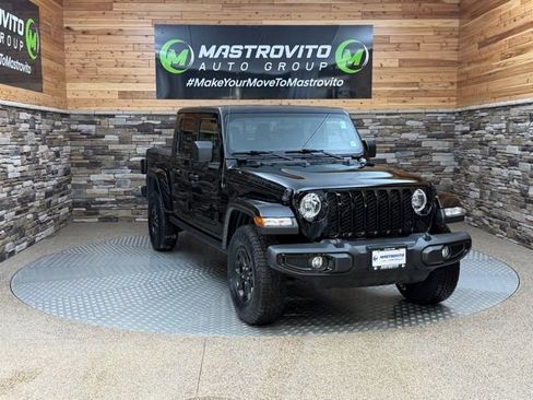 Used 2022 Jeep Gladiator Sport AWD/4WD image 2