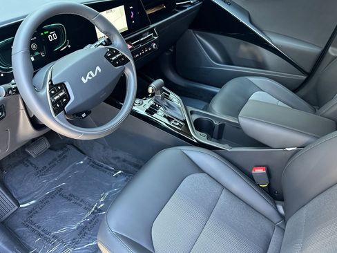 New 2025 Kia Niro EX image 6