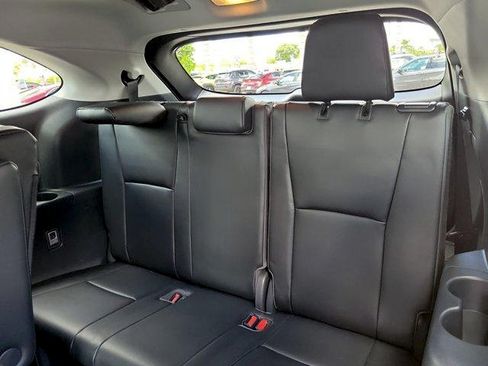 Used 2023 Toyota Highlander XLE FWD image 22