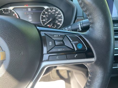 Used 2020 Nissan Altima 2.0 Platinum FWD image 17