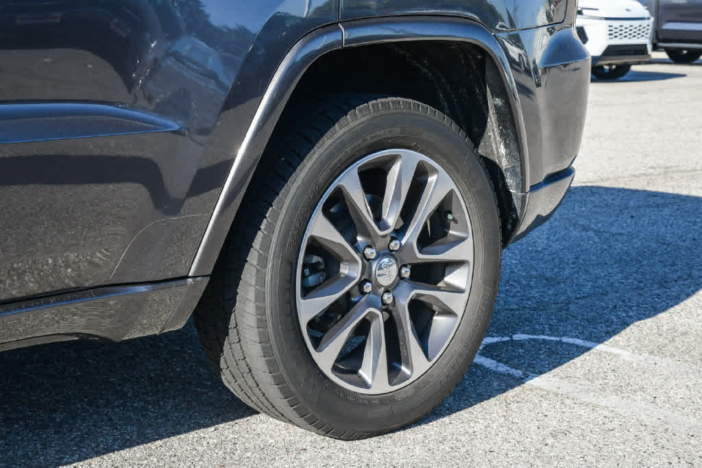 Used 2017 Jeep Grand Cherokee Overland RWD image 12